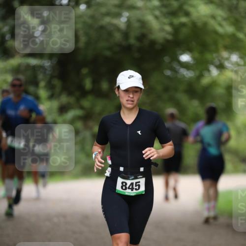 30.08.2026 - Elbe Triathlon Hamburg Antke Förster http://msf.ph/oto/10100990 30.08.2026 11:11:33 Laufen 845 meine-sportfotos.de
