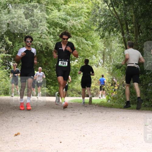 30.08.2026 - Elbe Triathlon Hamburg Antke Förster http://msf.ph/oto/10101029 30.08.2026 11:15:03 Laufen 926, 791 meine-sportfotos.de