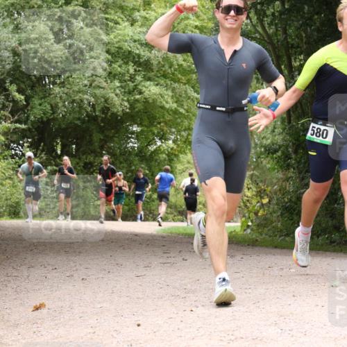 30.08.2026 - Elbe Triathlon Hamburg Antke Förster http://msf.ph/oto/10101049 30.08.2026 11:15:12 Laufen 792, 580 meine-sportfotos.de