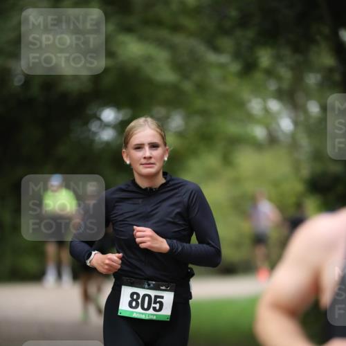 30.08.2026 - Elbe Triathlon Hamburg Antke Förster http://msf.ph/oto/10101058 30.08.2026 11:12:16 Laufen 805 meine-sportfotos.de