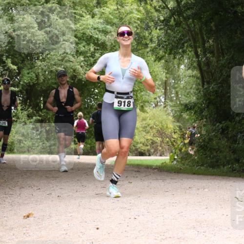 30.08.2026 - Elbe Triathlon Hamburg Antke Förster http://msf.ph/oto/10101093 30.08.2026 11:15:35 Laufen 520, 918 meine-sportfotos.de