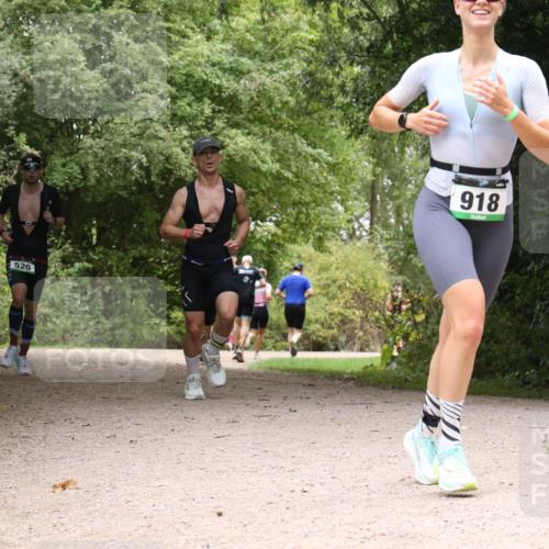 30.08.2026 - Elbe Triathlon Hamburg Antke Förster http://msf.ph/oto/10101097 30.08.2026 11:15:36 Laufen 520, 918 meine-sportfotos.de