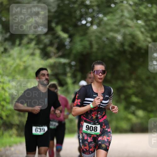 30.08.2026 - Elbe Triathlon Hamburg Antke Förster http://msf.ph/oto/10101132 30.08.2026 11:12:55 Laufen 639, 908 meine-sportfotos.de
