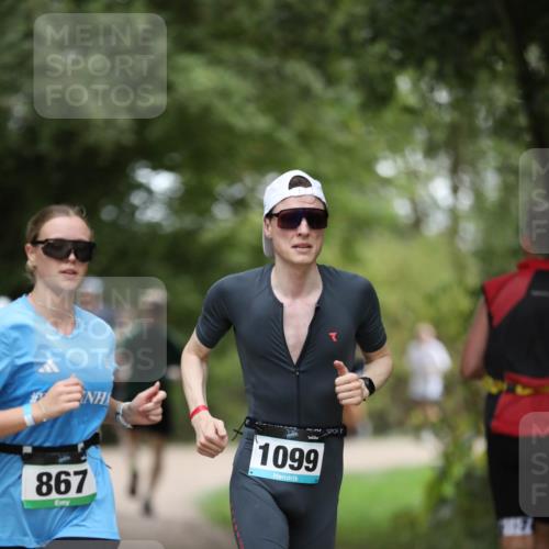 30.08.2026 - Elbe Triathlon Hamburg Antke Förster http://msf.ph/oto/10101146 30.08.2026 11:13:01 Laufen 867, 1099 meine-sportfotos.de