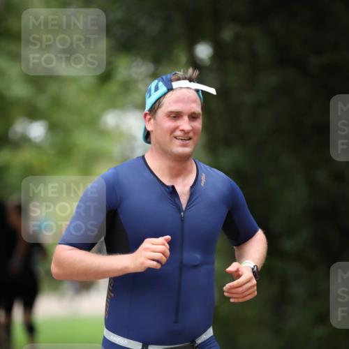 30.08.2026 - Elbe Triathlon Hamburg Antke Förster http://msf.ph/oto/10101158 30.08.2026 11:13:12 Laufen 647 meine-sportfotos.de