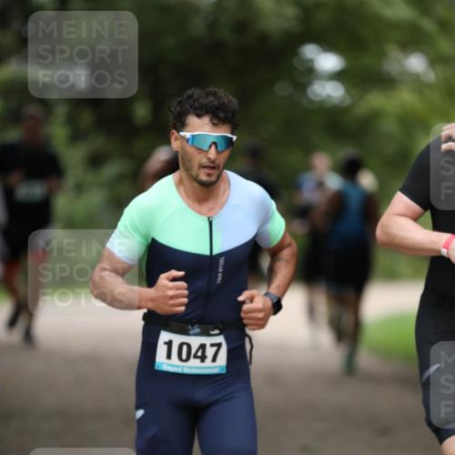 30.08.2026 - Elbe Triathlon Hamburg Antke Förster http://msf.ph/oto/10101166 30.08.2026 11:13:15 Laufen 1047 meine-sportfotos.de