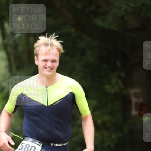 30.08.2026 - Elbe Triathlon Hamburg Antke Förster http://msf.ph/oto/10101360 30.08.2026 11:15:13 Laufen 580 meine-sportfotos.de