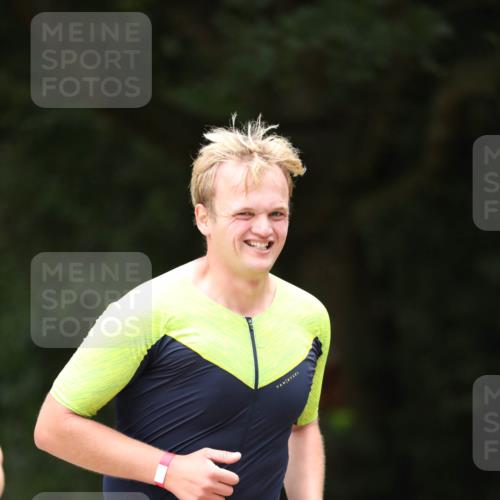 30.08.2026 - Elbe Triathlon Hamburg Antke Förster http://msf.ph/oto/10101362 30.08.2026 11:15:13 Laufen 580 meine-sportfotos.de