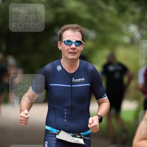 30.08.2026 - Elbe Triathlon Hamburg Antke Förster http://msf.ph/oto/10101390 30.08.2026 11:15:29 Laufen  meine-sportfotos.de