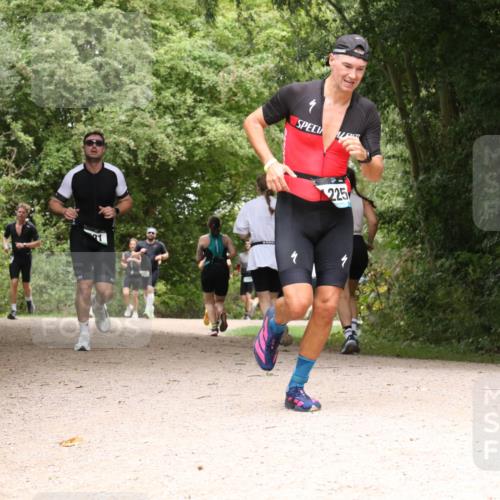 30.08.2026 - Elbe Triathlon Hamburg Antke Förster http://msf.ph/oto/10101419 30.08.2026 11:19:03 Laufen 225 meine-sportfotos.de