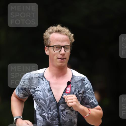 30.08.2026 - Elbe Triathlon Hamburg Antke Förster http://msf.ph/oto/10101470 30.08.2026 11:16:29 Laufen 3, 1076 meine-sportfotos.de