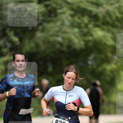 30.08.2026 - Elbe Triathlon Hamburg Antke Förster http://msf.ph/oto/10101510 30.08.2026 11:16:52 Laufen 822 meine-sportfotos.de