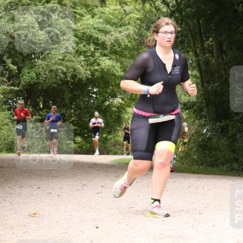 30.08.2026 - Elbe Triathlon Hamburg Antke Förster http://msf.ph/oto/10101529 30.08.2026 11:20:09 Laufen 102 meine-sportfotos.de