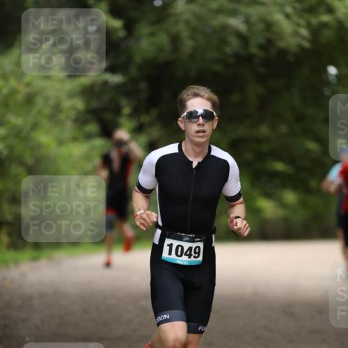 30.08.2026 - Elbe Triathlon Hamburg Antke Förster http://msf.ph/oto/10101546 30.08.2026 11:17:09 Laufen 1049 meine-sportfotos.de