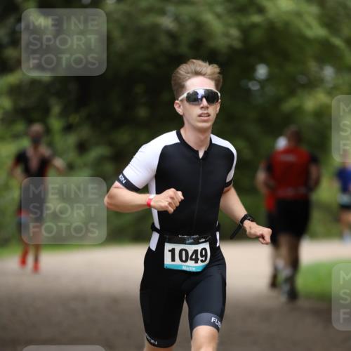 30.08.2026 - Elbe Triathlon Hamburg Antke Förster http://msf.ph/oto/10101548 30.08.2026 11:17:10 Laufen 1049 meine-sportfotos.de