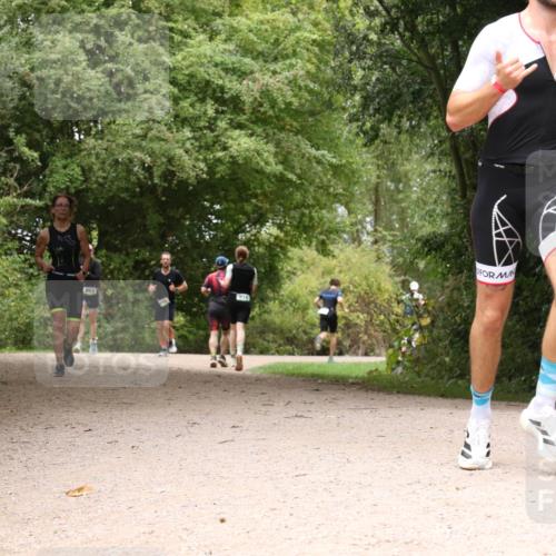 30.08.2026 - Elbe Triathlon Hamburg Antke Förster http://msf.ph/oto/10101549 30.08.2026 11:20:21 Laufen 853, 914 meine-sportfotos.de