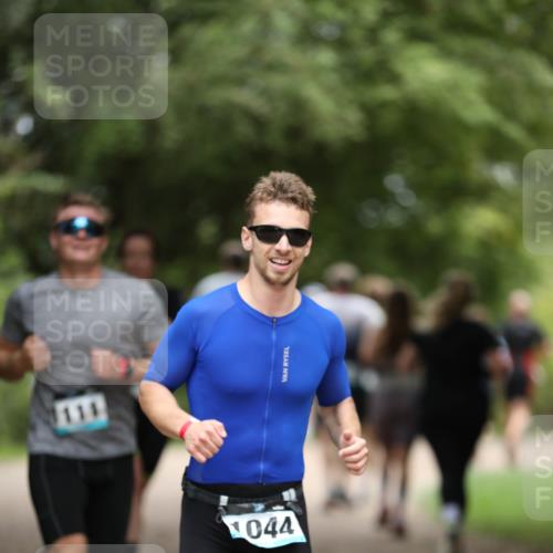 30.08.2026 - Elbe Triathlon Hamburg Antke Förster http://msf.ph/oto/10101562 30.08.2026 11:17:21 Laufen 044 meine-sportfotos.de