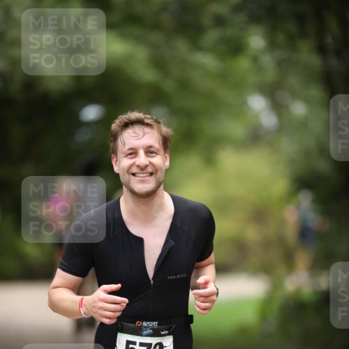30.08.2026 - Elbe Triathlon Hamburg Antke Förster http://msf.ph/oto/10101584 30.08.2026 11:17:43 Laufen 572 meine-sportfotos.de