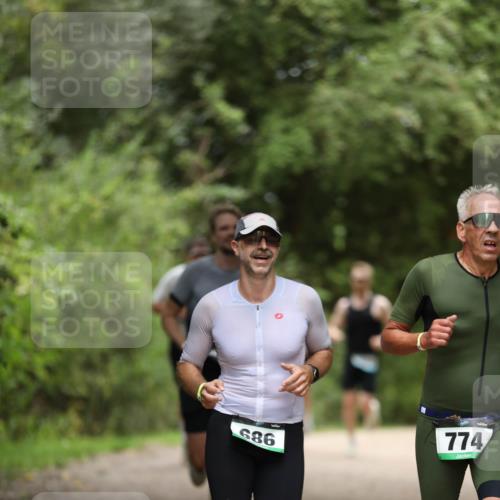 30.08.2026 - Elbe Triathlon Hamburg Antke Förster http://msf.ph/oto/10101636 30.08.2026 11:18:14 Laufen 686, 774 meine-sportfotos.de