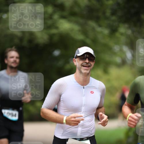 30.08.2026 - Elbe Triathlon Hamburg Antke Förster http://msf.ph/oto/10101642 30.08.2026 11:18:16 Laufen 1094 meine-sportfotos.de