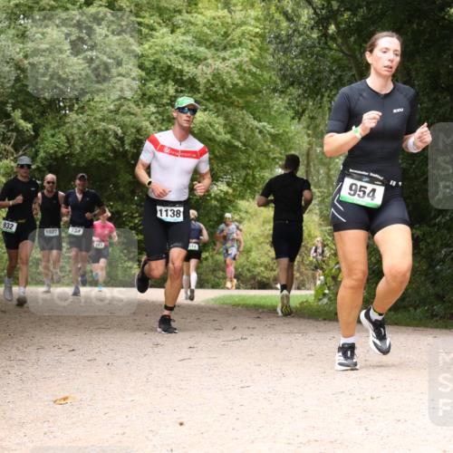 30.08.2026 - Elbe Triathlon Hamburg Antke Förster http://msf.ph/oto/10101687 30.08.2026 11:21:49 Laufen 932, 734, 1022, 1138, 14, 954 meine-sportfotos.de
