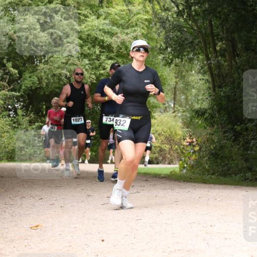 30.08.2026 - Elbe Triathlon Hamburg Antke Förster http://msf.ph/oto/10101697 30.08.2026 11:21:53 Laufen 883, 1022, 734932 meine-sportfotos.de