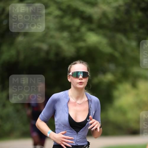 30.08.2026 - Elbe Triathlon Hamburg Antke Förster http://msf.ph/oto/10101756 30.08.2026 11:19:17 Laufen 855 meine-sportfotos.de