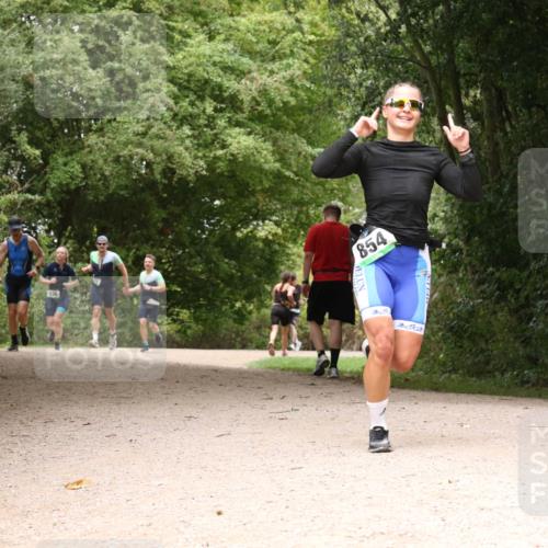 30.08.2026 - Elbe Triathlon Hamburg Antke Förster http://msf.ph/oto/10101777 30.08.2026 11:22:27 Laufen 736, 854, 856 meine-sportfotos.de