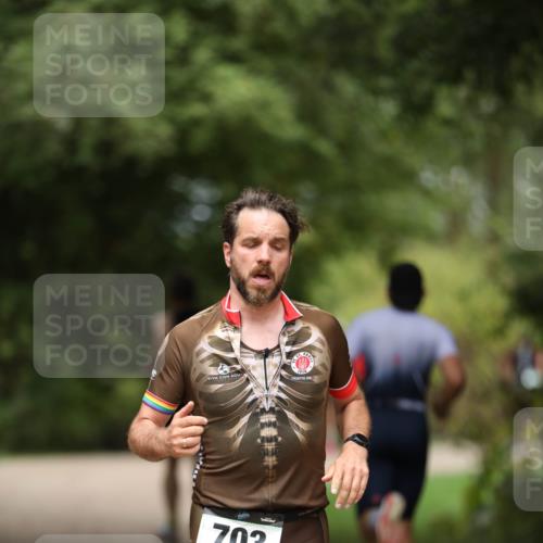 30.08.2026 - Elbe Triathlon Hamburg Antke Förster http://msf.ph/oto/10101780 30.08.2026 11:19:36 Laufen 703 meine-sportfotos.de