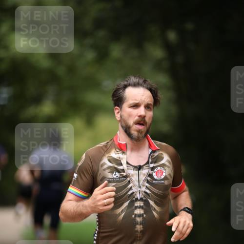30.08.2026 - Elbe Triathlon Hamburg Antke Förster http://msf.ph/oto/10101782 30.08.2026 11:19:37 Laufen 703 meine-sportfotos.de