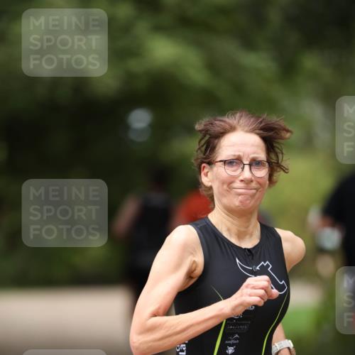 30.08.2026 - Elbe Triathlon Hamburg Antke Förster http://msf.ph/oto/10101866 30.08.2026 11:20:26 Laufen  meine-sportfotos.de