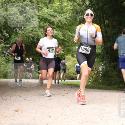 30.08.2026 - Elbe Triathlon Hamburg Antke Förster http://msf.ph/oto/10101883 30.08.2026 11:23:23 Laufen 787, 912, 1896 meine-sportfotos.de