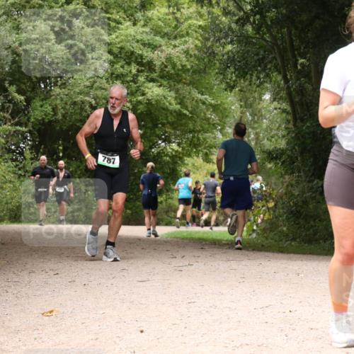 30.08.2026 - Elbe Triathlon Hamburg Antke Förster http://msf.ph/oto/10101889 30.08.2026 11:23:24 Laufen 787, 912 meine-sportfotos.de