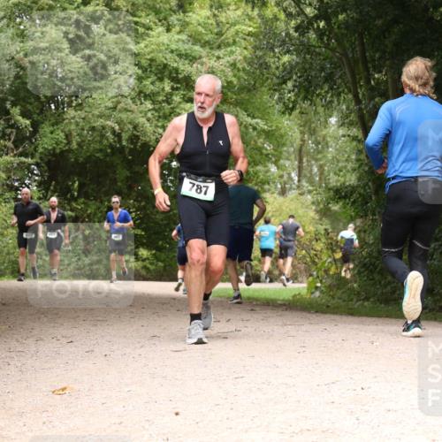 30.08.2026 - Elbe Triathlon Hamburg Antke Förster http://msf.ph/oto/10101891 30.08.2026 11:23:25 Laufen 787 meine-sportfotos.de