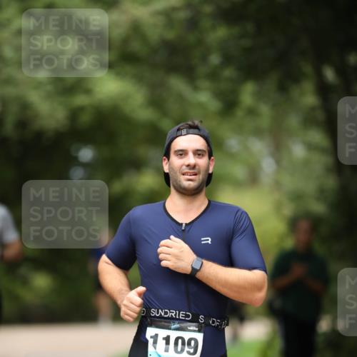 30.08.2026 - Elbe Triathlon Hamburg Antke Förster http://msf.ph/oto/10101904 30.08.2026 11:20:53 Laufen 1109 meine-sportfotos.de