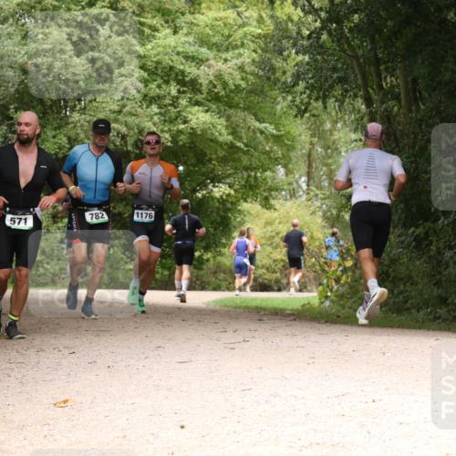 30.08.2026 - Elbe Triathlon Hamburg Antke Förster http://msf.ph/oto/10101917 30.08.2026 11:23:40 Laufen 571, 782, 1176 meine-sportfotos.de