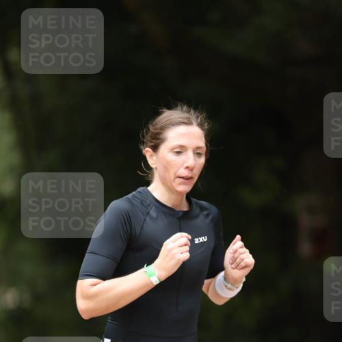 30.08.2026 - Elbe Triathlon Hamburg Antke Förster http://msf.ph/oto/10102000 30.08.2026 11:21:50 Laufen 954, 2 meine-sportfotos.de