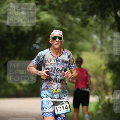 30.08.2026 - Elbe Triathlon Hamburg Antke Förster http://msf.ph/oto/10102026 30.08.2026 11:21:59 Laufen 1314 meine-sportfotos.de