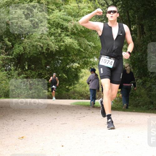 30.08.2026 - Elbe Triathlon Hamburg Antke Förster http://msf.ph/oto/10102041 30.08.2026 11:25:07 Laufen 1074 meine-sportfotos.de