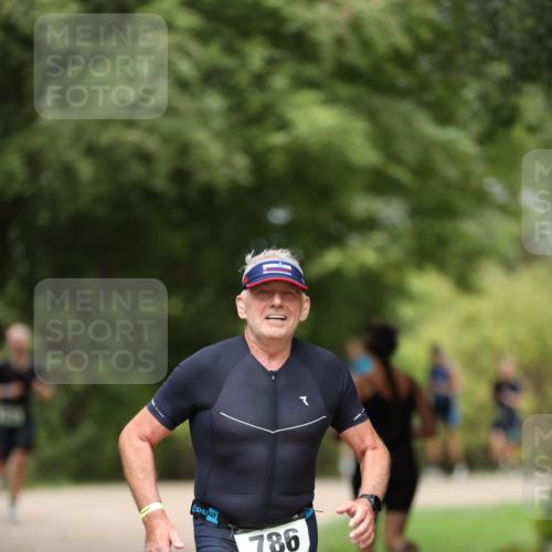 30.08.2026 - Elbe Triathlon Hamburg Antke Förster http://msf.ph/oto/10102066 30.08.2026 11:22:19 Laufen 786 meine-sportfotos.de
