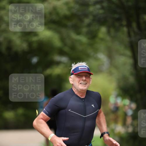 30.08.2026 - Elbe Triathlon Hamburg Antke Förster http://msf.ph/oto/10102068 30.08.2026 11:22:20 Laufen 786 meine-sportfotos.de