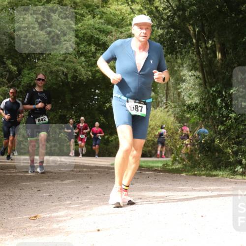 30.08.2026 - Elbe Triathlon Hamburg Antke Förster http://msf.ph/oto/10102069 30.08.2026 11:25:29 Laufen 687, 842 meine-sportfotos.de