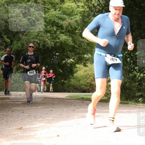 30.08.2026 - Elbe Triathlon Hamburg Antke Förster http://msf.ph/oto/10102071 30.08.2026 11:25:29 Laufen 842, 787 meine-sportfotos.de