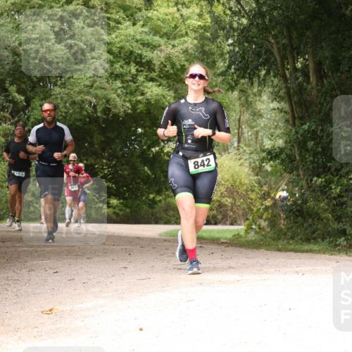 30.08.2026 - Elbe Triathlon Hamburg Antke Förster http://msf.ph/oto/10102075 30.08.2026 11:25:31 Laufen 842 meine-sportfotos.de