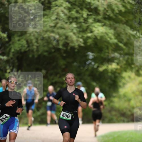30.08.2026 - Elbe Triathlon Hamburg Antke Förster http://msf.ph/oto/10102078 30.08.2026 11:22:25 Laufen 854, 856 meine-sportfotos.de