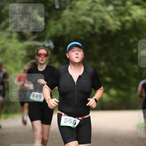 30.08.2026 - Elbe Triathlon Hamburg Antke Förster http://msf.ph/oto/10102132 30.08.2026 11:22:52 Laufen 849, 556 meine-sportfotos.de