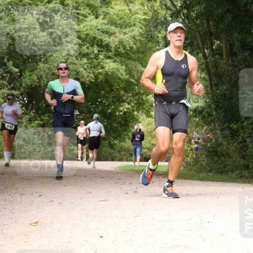 30.08.2026 - Elbe Triathlon Hamburg Antke Förster http://msf.ph/oto/10102147 30.08.2026 11:26:18 Laufen 940 meine-sportfotos.de