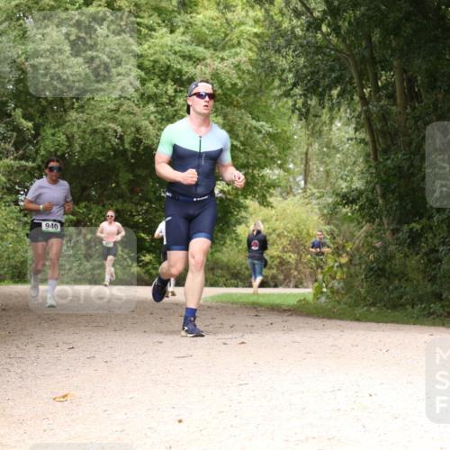 30.08.2026 - Elbe Triathlon Hamburg Antke Förster http://msf.ph/oto/10102149 30.08.2026 11:26:19 Laufen 940 meine-sportfotos.de
