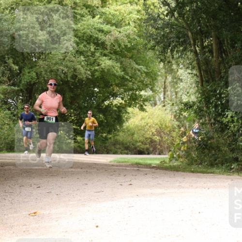 30.08.2026 - Elbe Triathlon Hamburg Antke Förster http://msf.ph/oto/10102163 30.08.2026 11:26:28 Laufen 859, 901 meine-sportfotos.de