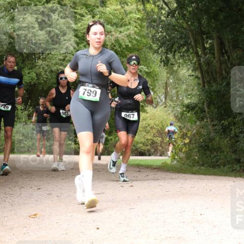 30.08.2026 - Elbe Triathlon Hamburg Antke Förster http://msf.ph/oto/10102195 30.08.2026 11:26:49 Laufen 49, 132, 983, 799, 967 meine-sportfotos.de